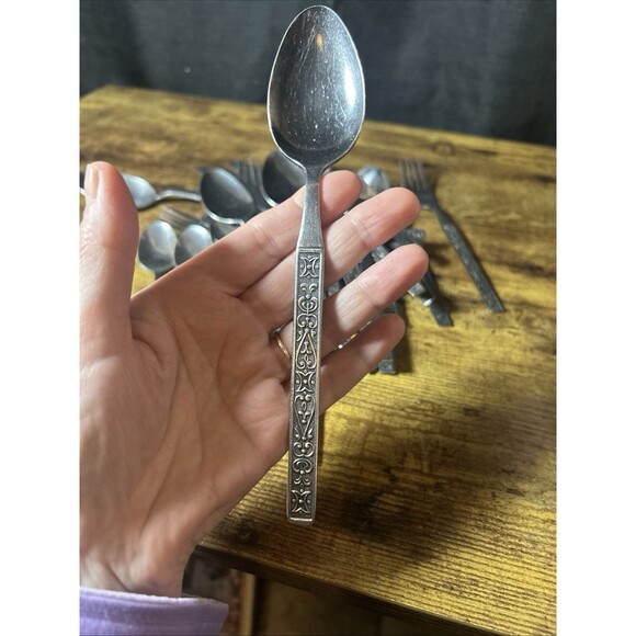 Orleans Stainless Steel Flatware Pattern ORL59 Scrolls Black Accent Vtg 34 Piece - Picture 13 of 14